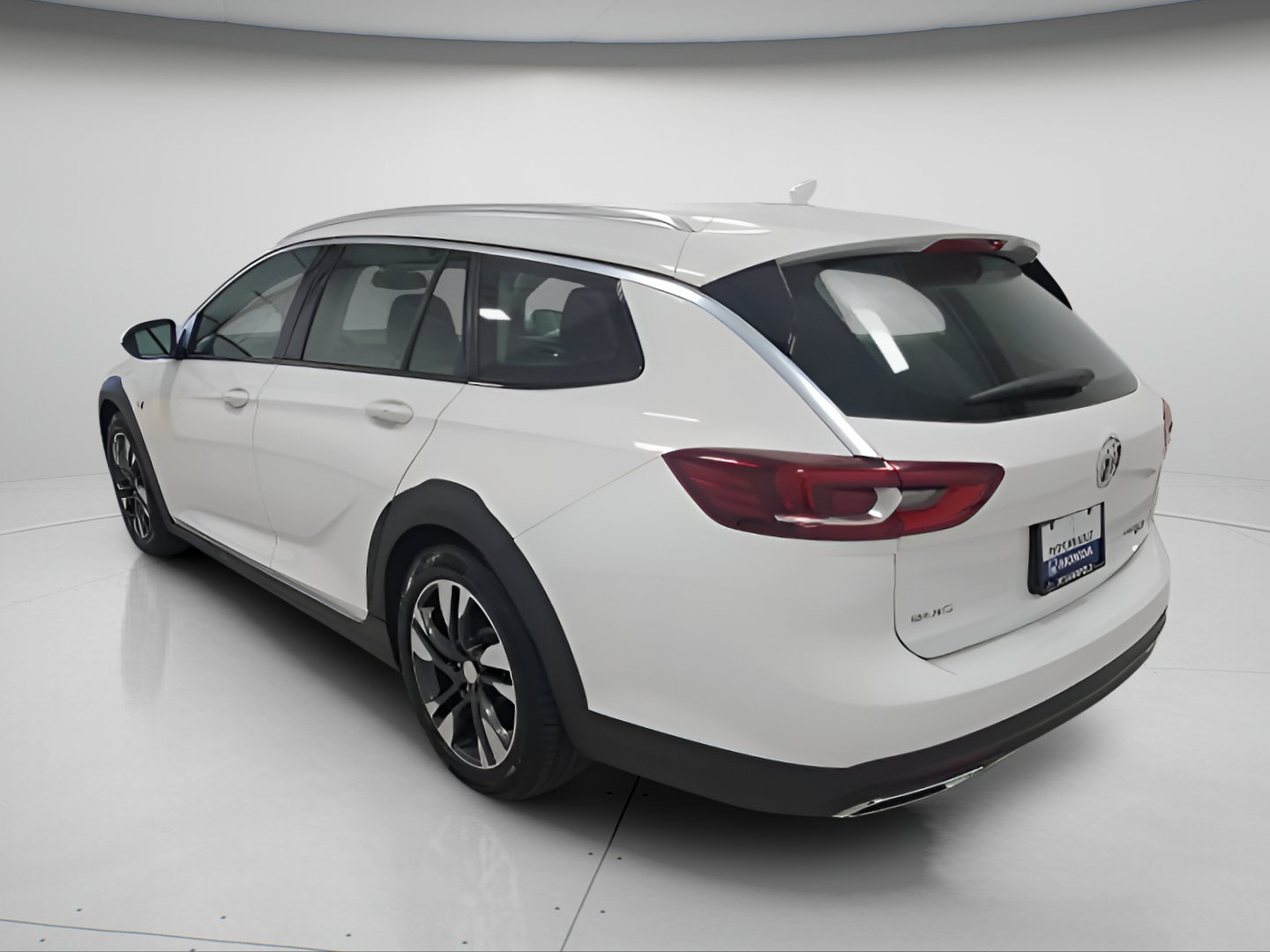 Used 2018 Buick Regal Preferred w/ Sights and Sounds Package AWD/4WD image 6