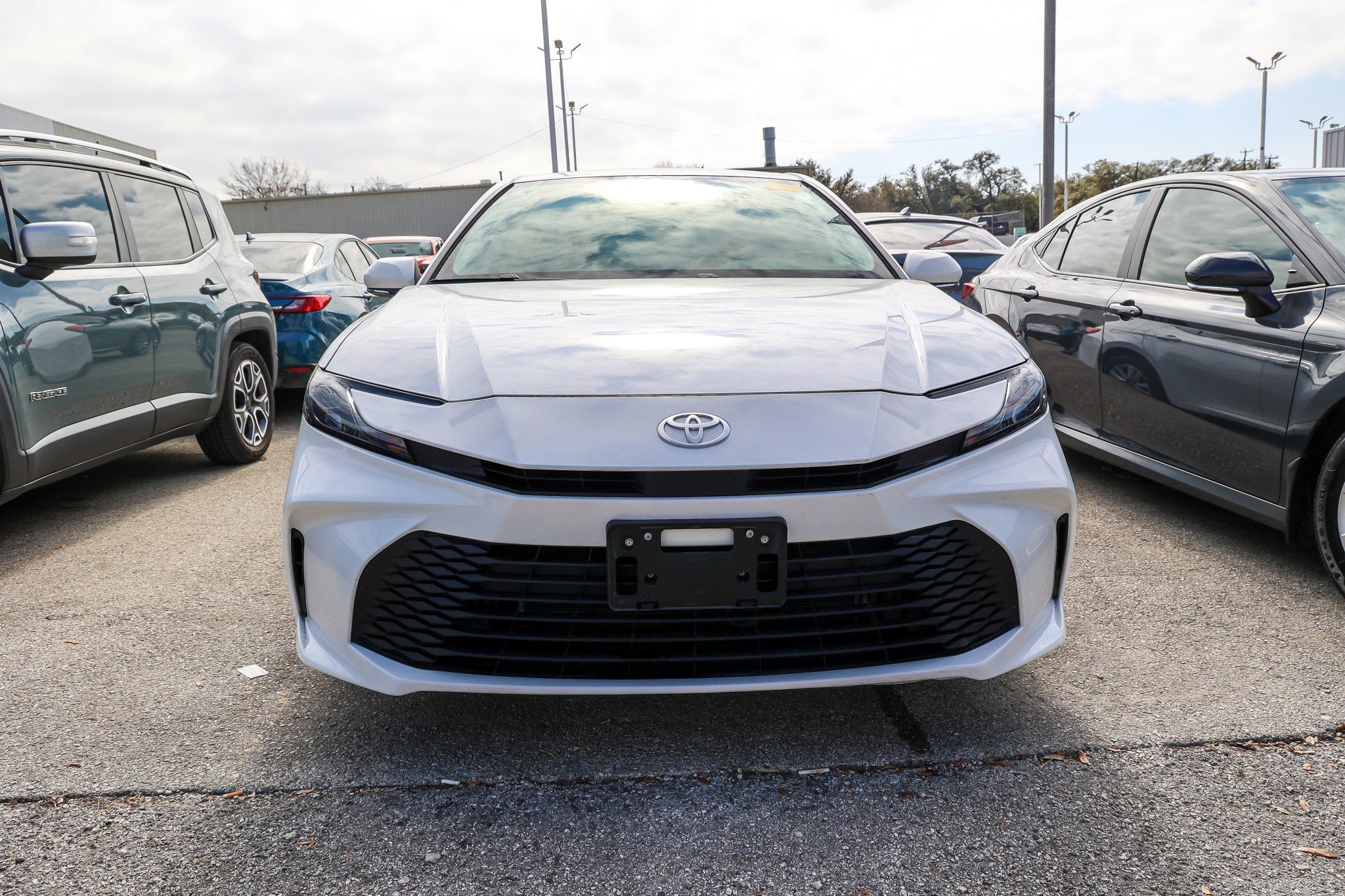 Used 2025 Toyota Camry LE w/ Convenience Package image 4