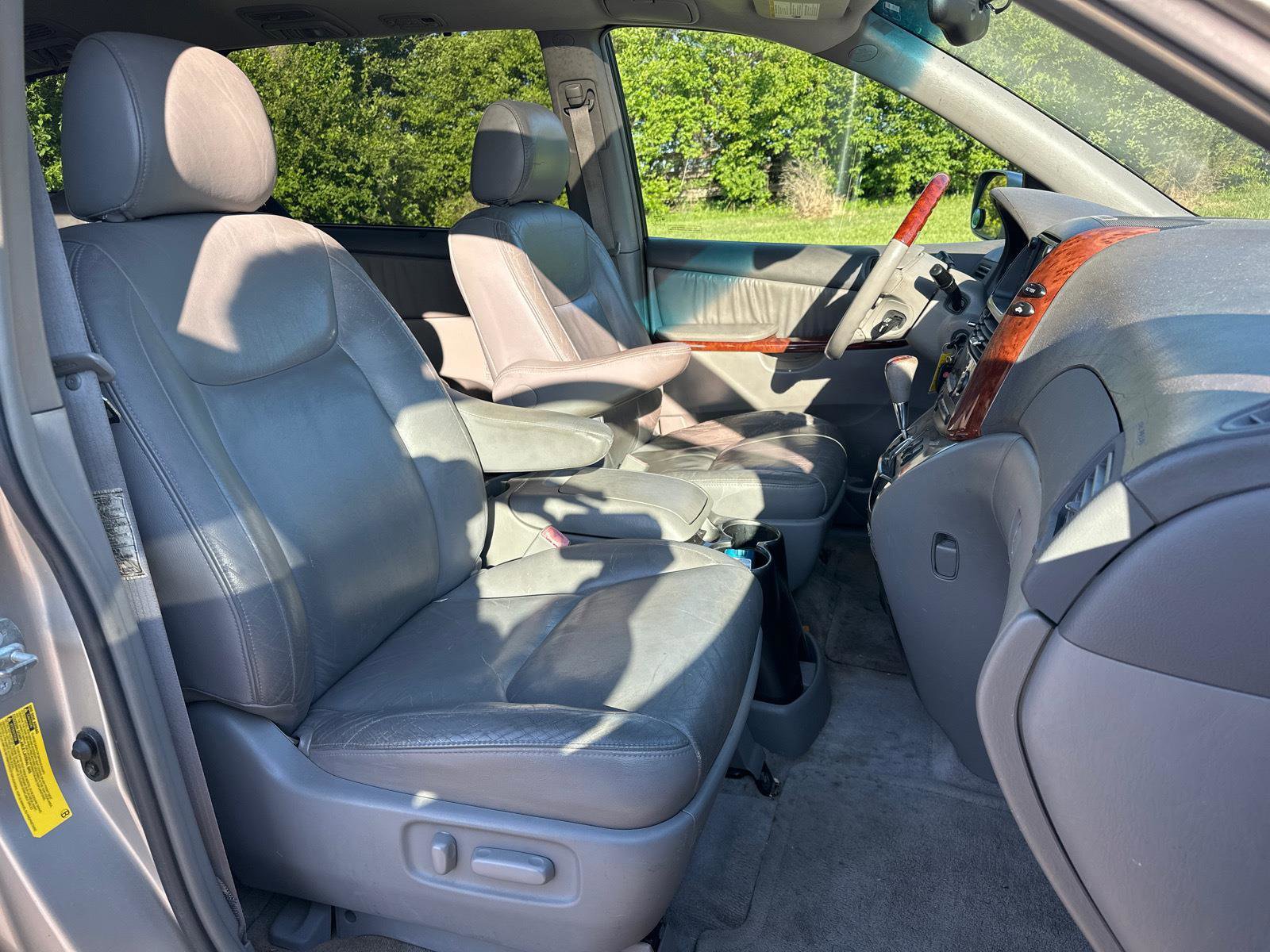 Used 2005 Toyota Sienna XLE Limited image 18