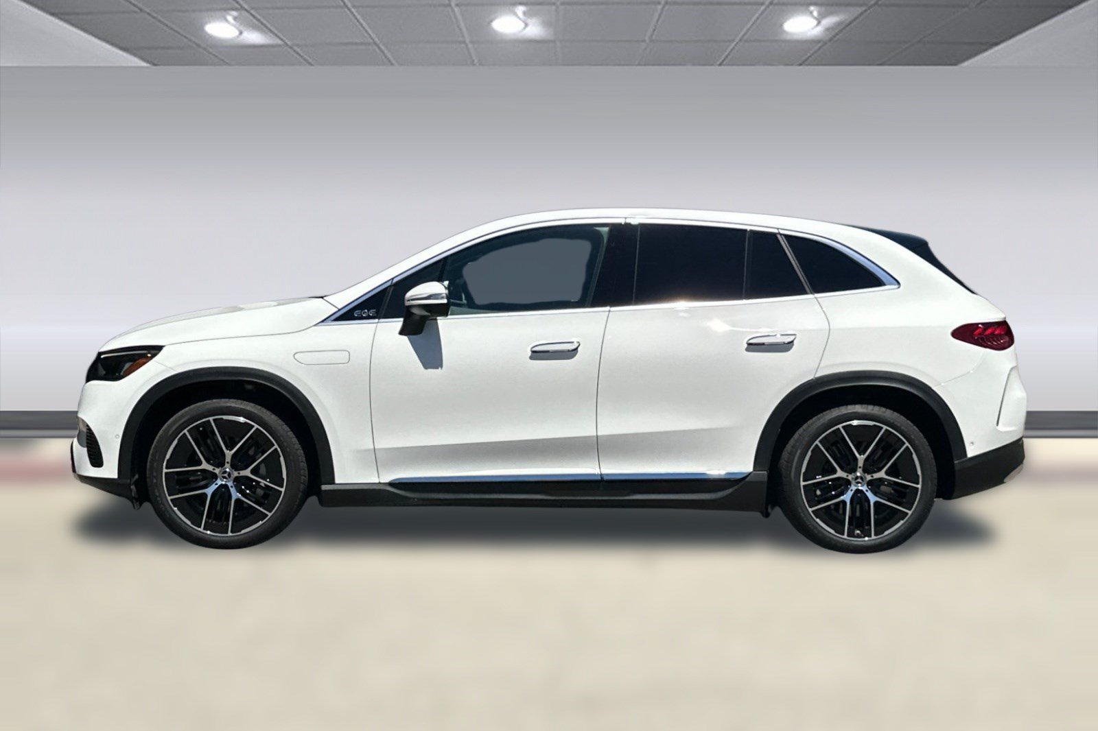 Used 2026 Mercedes-Benz EQE 320 4MATIC SUV image 2
