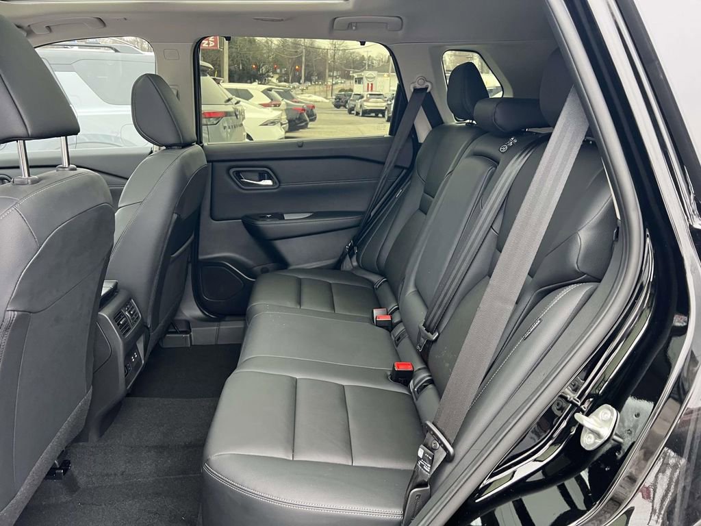 Used 2025 Nissan Rogue SL w/ SL Premium Package AWD/4WD image 14