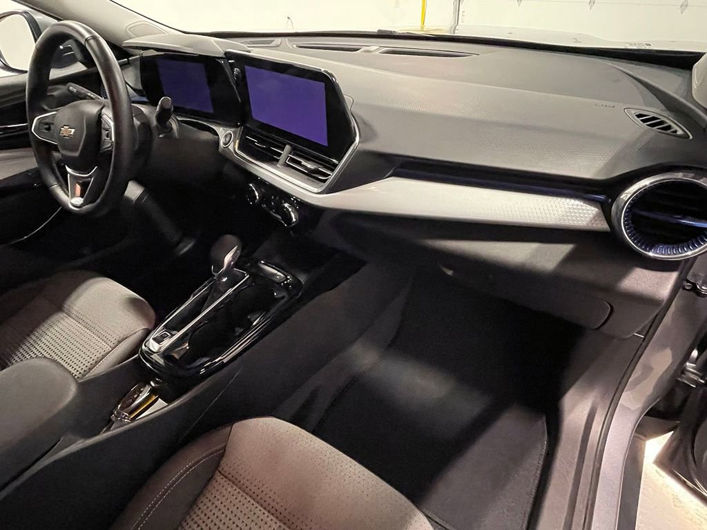 Used 2024 Chevrolet Trax LT w/ Sunroof Package image 26