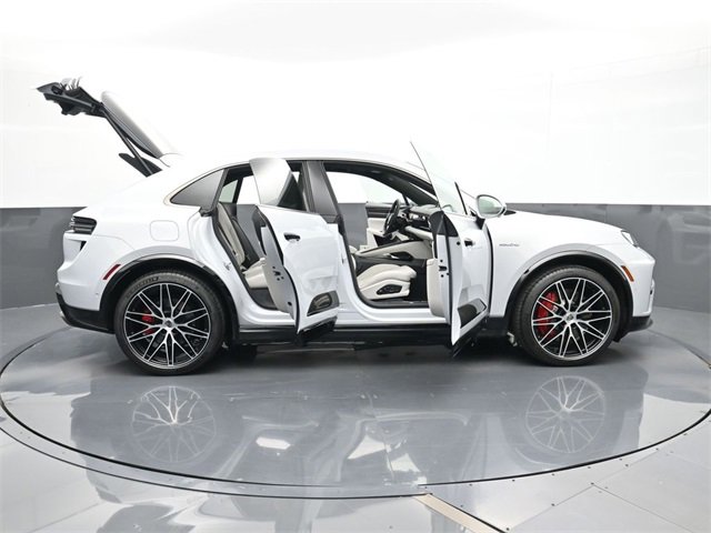 New 2025 Porsche Macan Turbo Electric image 38