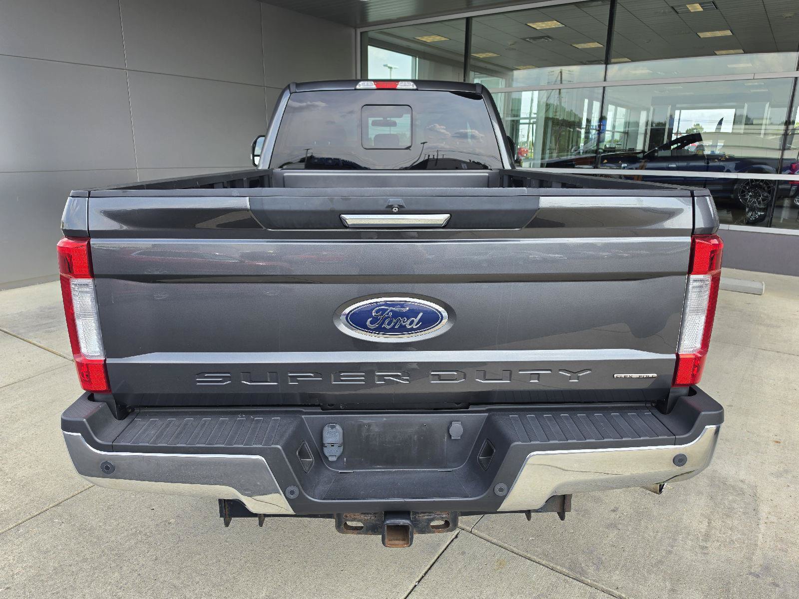 Used 2017 Ford F250 XLT w/ XLT Premium Package AWD/4WD image 4