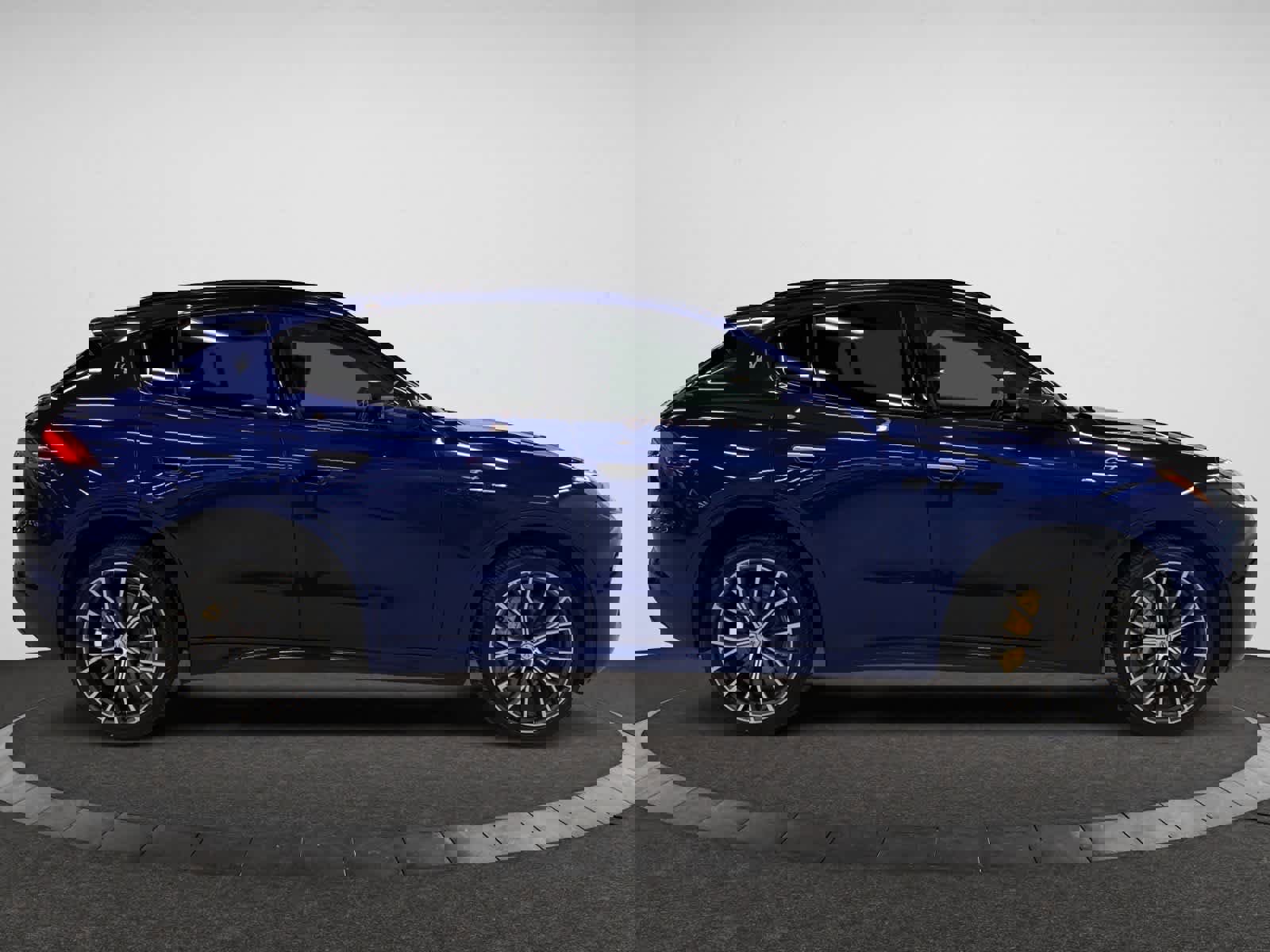 Used 2023 Maserati Grecale GT image 2