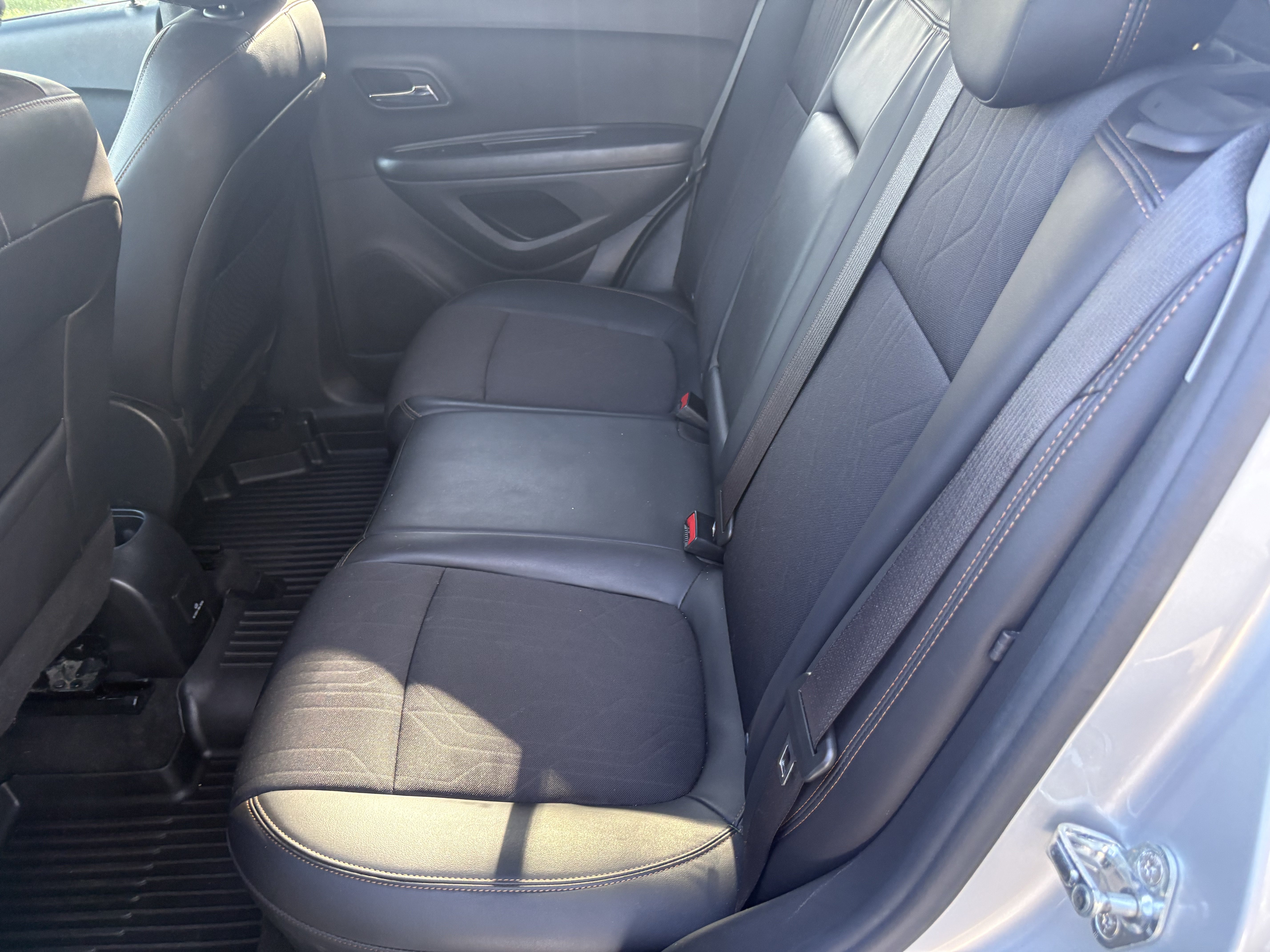 Used 2022 Chevrolet Trax LT w/ LT Convenience Package FWD image 9