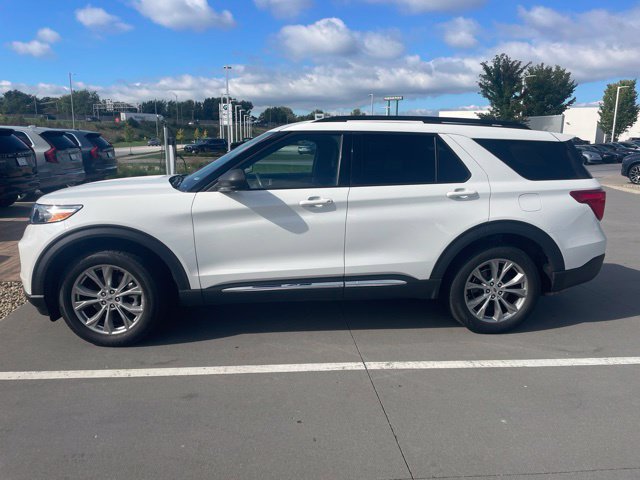 Used 2020 Ford Explorer XLT w/ Equipment Group 202A AWD/4WD image 2