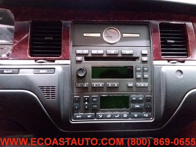 Used 2005 Lincoln Town Car Executive image 12