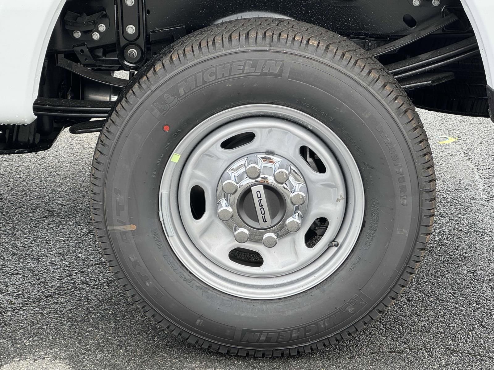 New 2025 Ford F250 XLT w/ FX4 Off-Road Package image 7