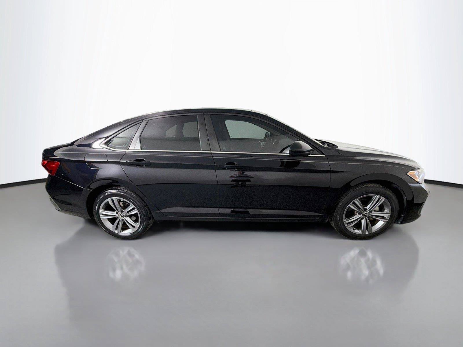 Used 2022 Volkswagen Jetta SE FWD image 4