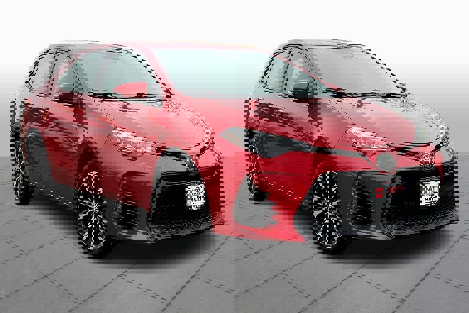 Used 2018 Toyota Corolla SE FWD image 3