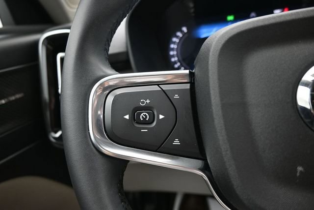 Used 2024 Volvo XC40 B5 Plus w/ Protection Package Premier AWD/4WD image 26