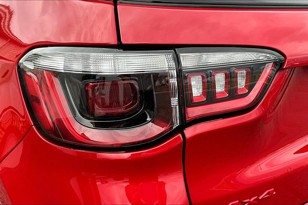 Used 2023 Jeep Compass Limited image 32