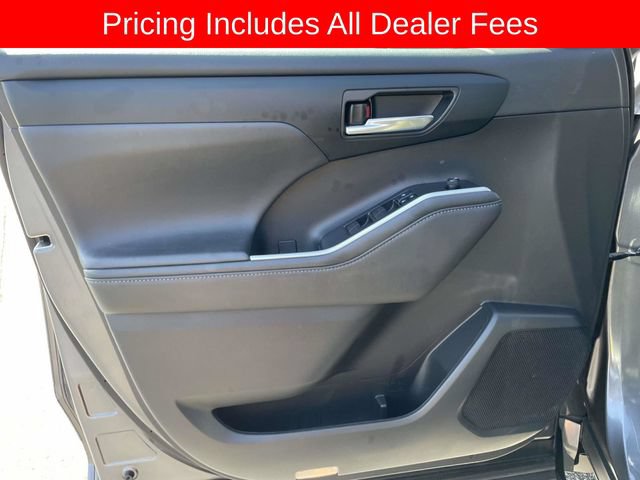 Used 2022 Toyota Highlander XLE AWD/4WD image 21