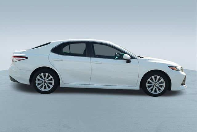 Used 2018 Toyota Camry LE image 9