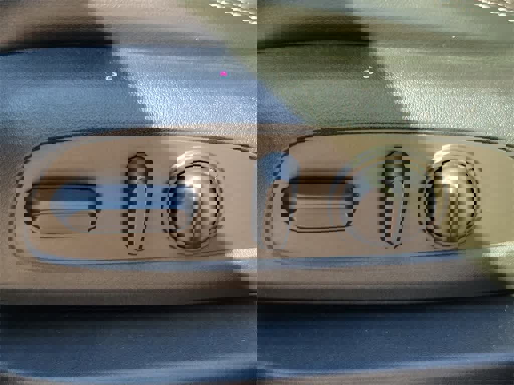 Used 2023 GMC Terrain SLT image 19