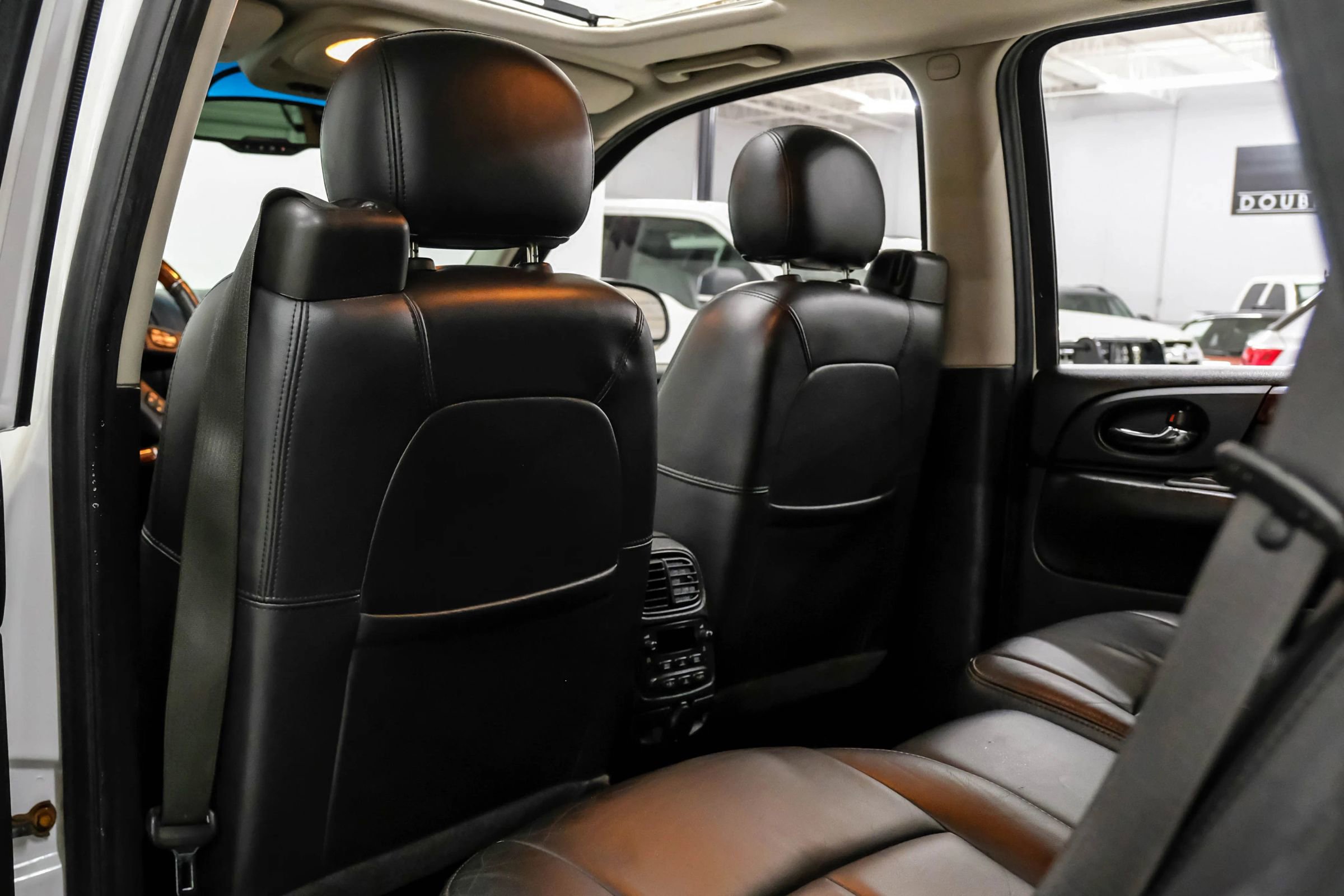 Used 2009 GMC Envoy Denali w/ Sun And 6-Disc Cd Package AWD/4WD image 33