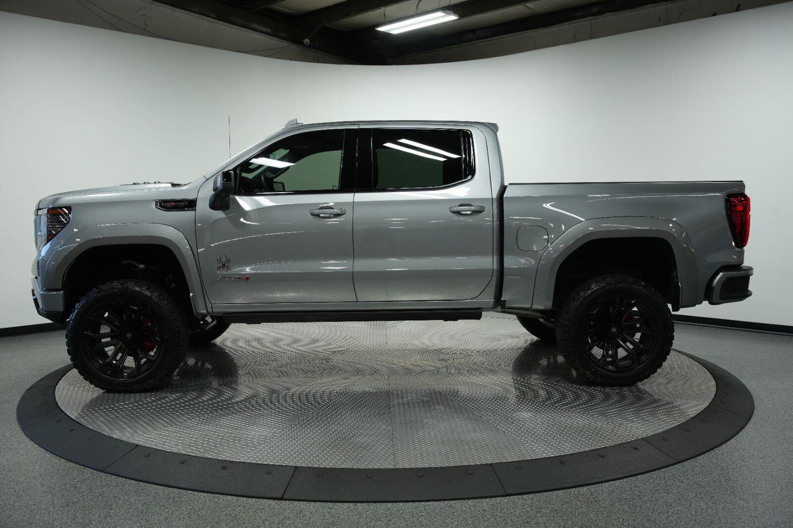 Used 2025 GMC Sierra 1500 AT4 w/ AT4 Premium Package AWD/4WD image 8