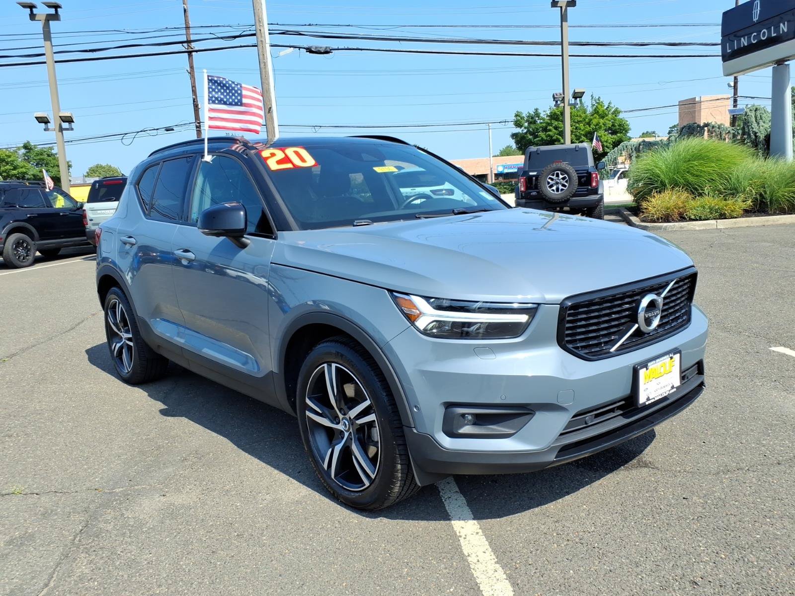 Used 2020 Volvo XC40 T5 R-Design w/ Protection Package AWD/4WD image 1
