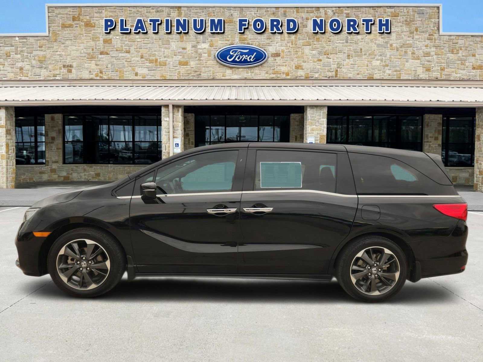 Used 2023 Honda Odyssey Elite image 3