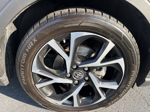 Used 2022 Toyota C-HR XLE FWD image 31