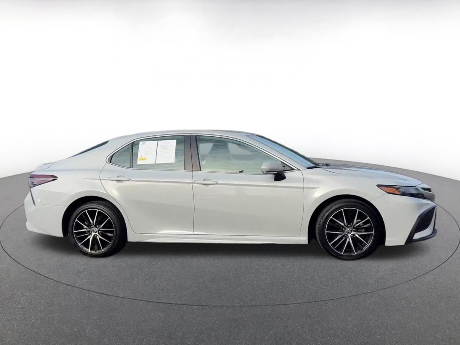 Used 2024 Toyota Camry SE image 16