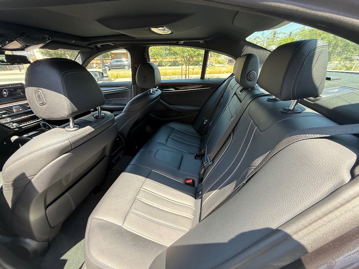 Used 2023 BMW 530e w/ Convenience Package RWD image 16