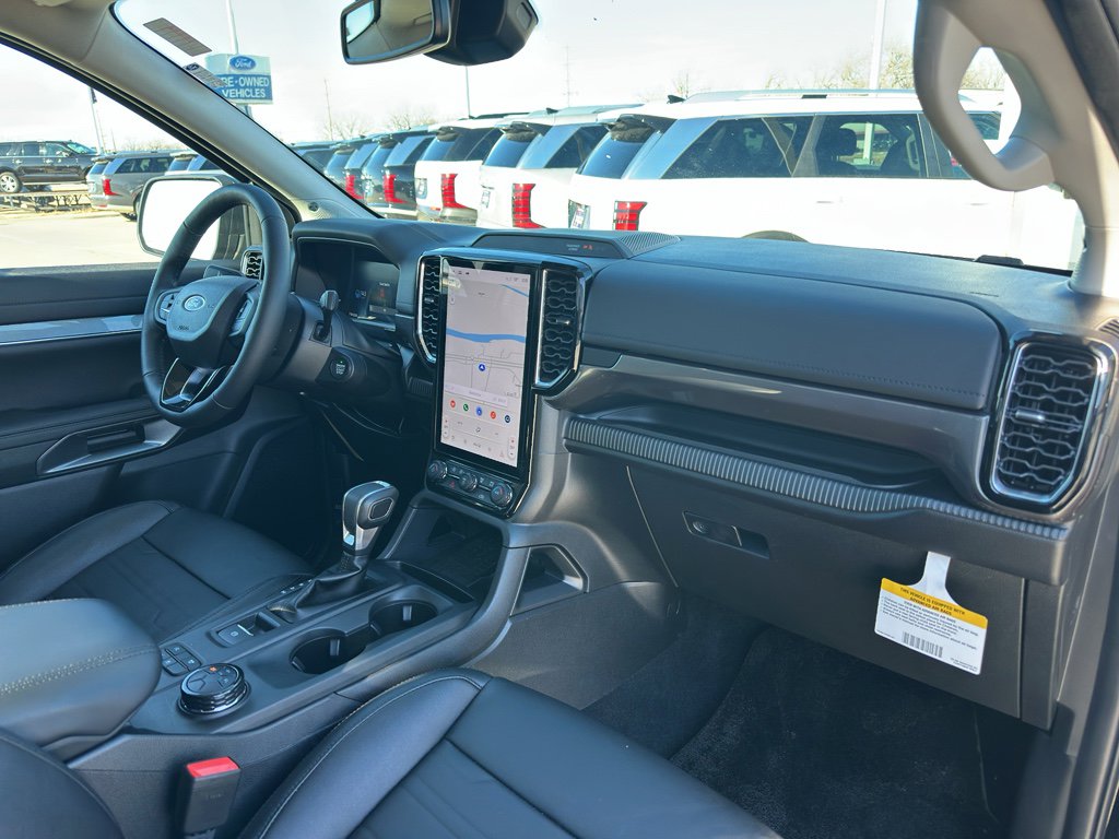 Used 2025 Ford Ranger Lariat w/ Black Appearance Package image 32