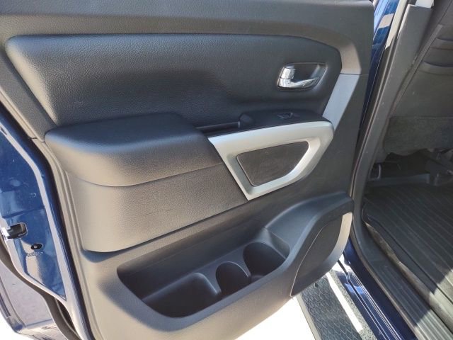 Used 2017 Nissan Titan SV image 20