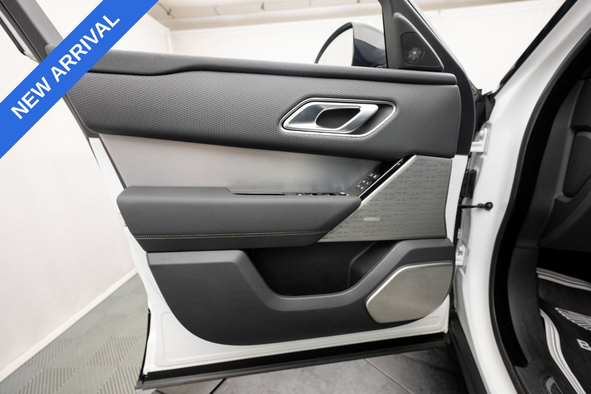 Used 2022 Land Rover Range Rover Velar R-Dynamic S AWD/4WD image 26