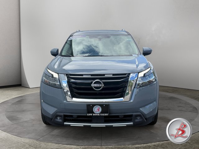 Used 2022 Nissan Pathfinder Platinum w/ Cargo Package AWD/4WD image 2