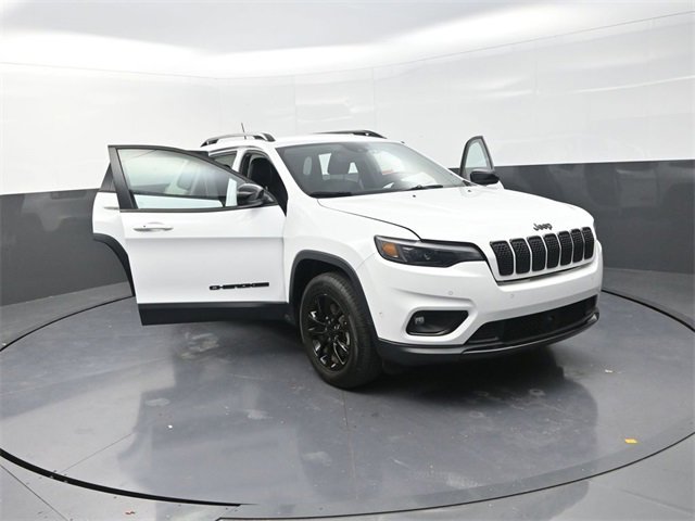Used 2023 Jeep Cherokee Altitude Lux image 34