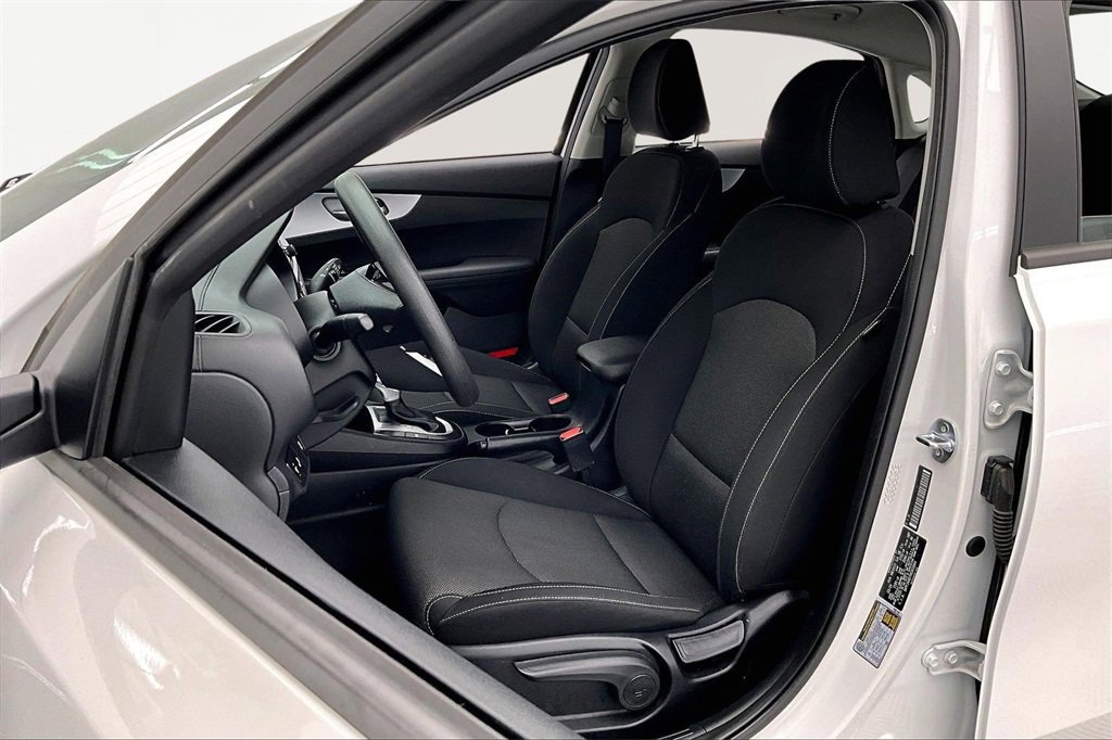 Used 2024 Kia Forte LXS w/ LXS Technology Package image 25