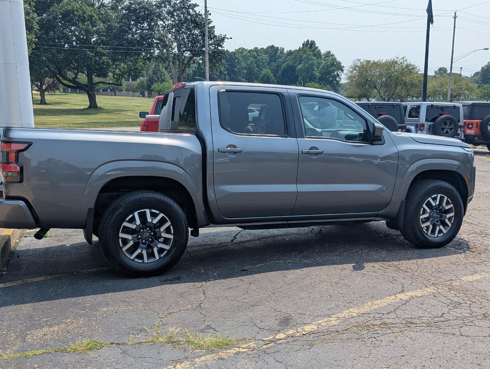 Used 2024 Nissan Frontier SL w/ Technology Package AWD/4WD image 14