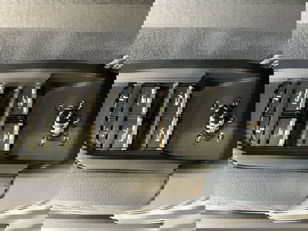 Used 2020 Audi Q5 e Prestige w/ Prestige Package image 16