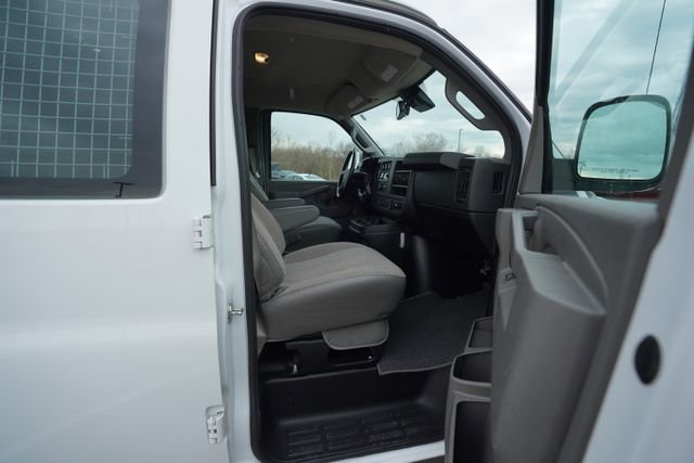 Used 2021 GMC Savana 3500 w/ Driver Convenience Package image 16