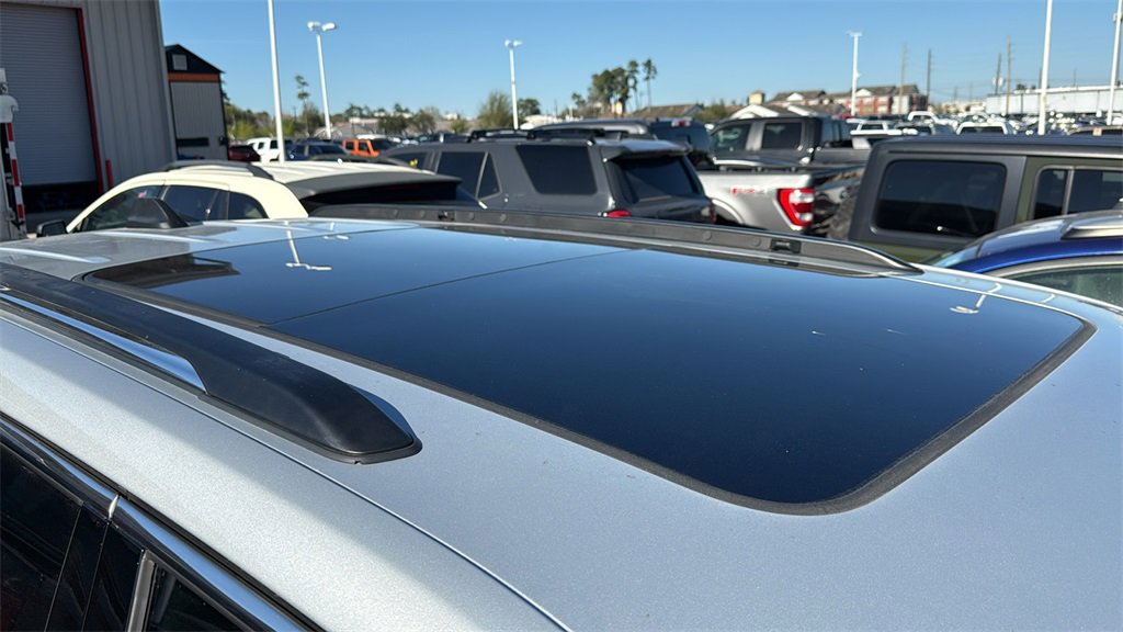 Used 2023 Jeep Grand Cherokee Limited w/ Luxury Tech Group II image 10