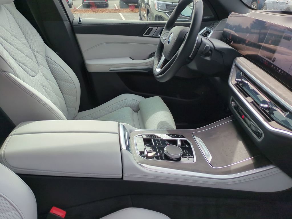 Used 2025 BMW X5 xDrive50e w/ Premium Package image 37