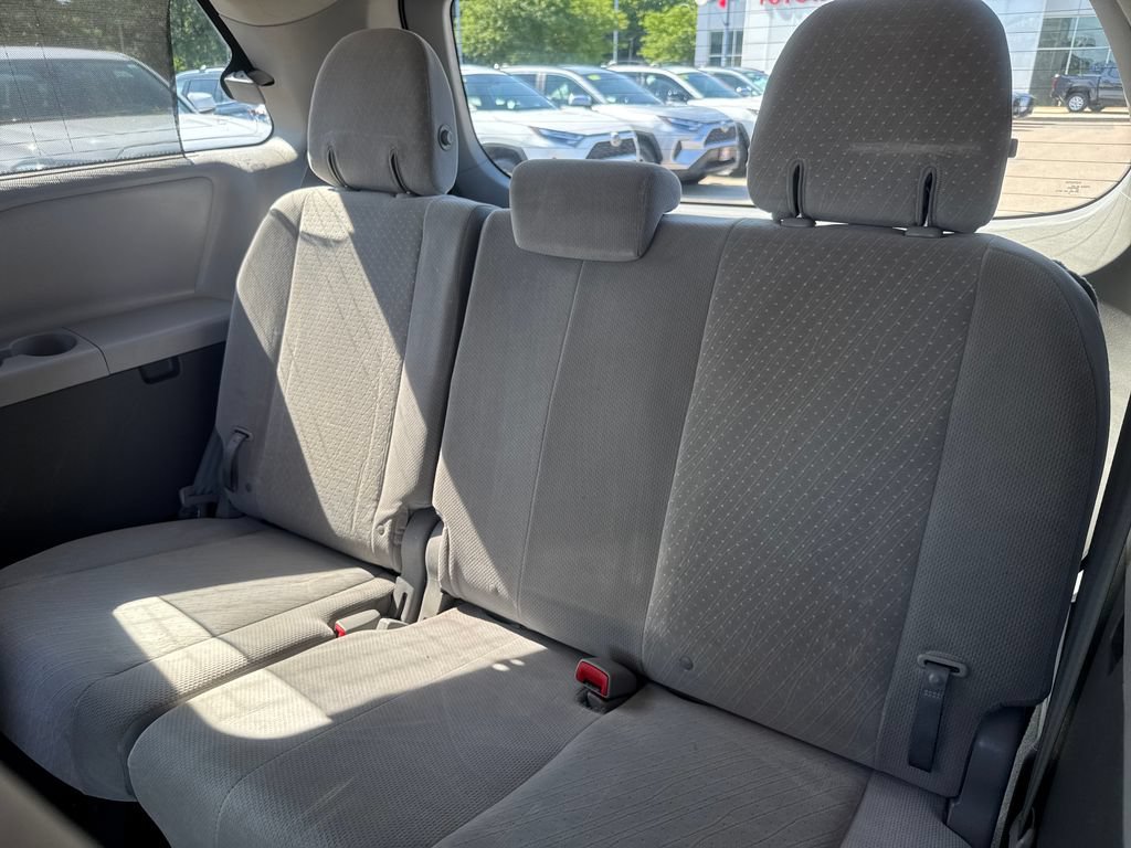 Used 2018 Toyota Sienna LE AWD/4WD image 38