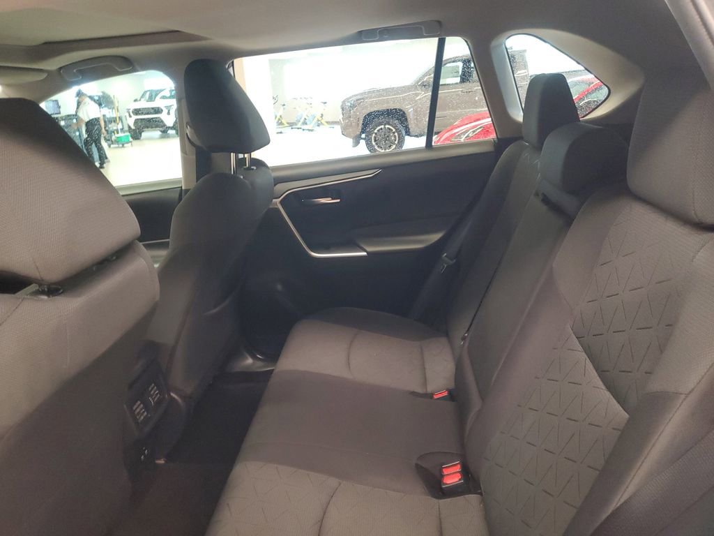 Used 2020 Toyota RAV4 XLE w/ Convenience Package image 10