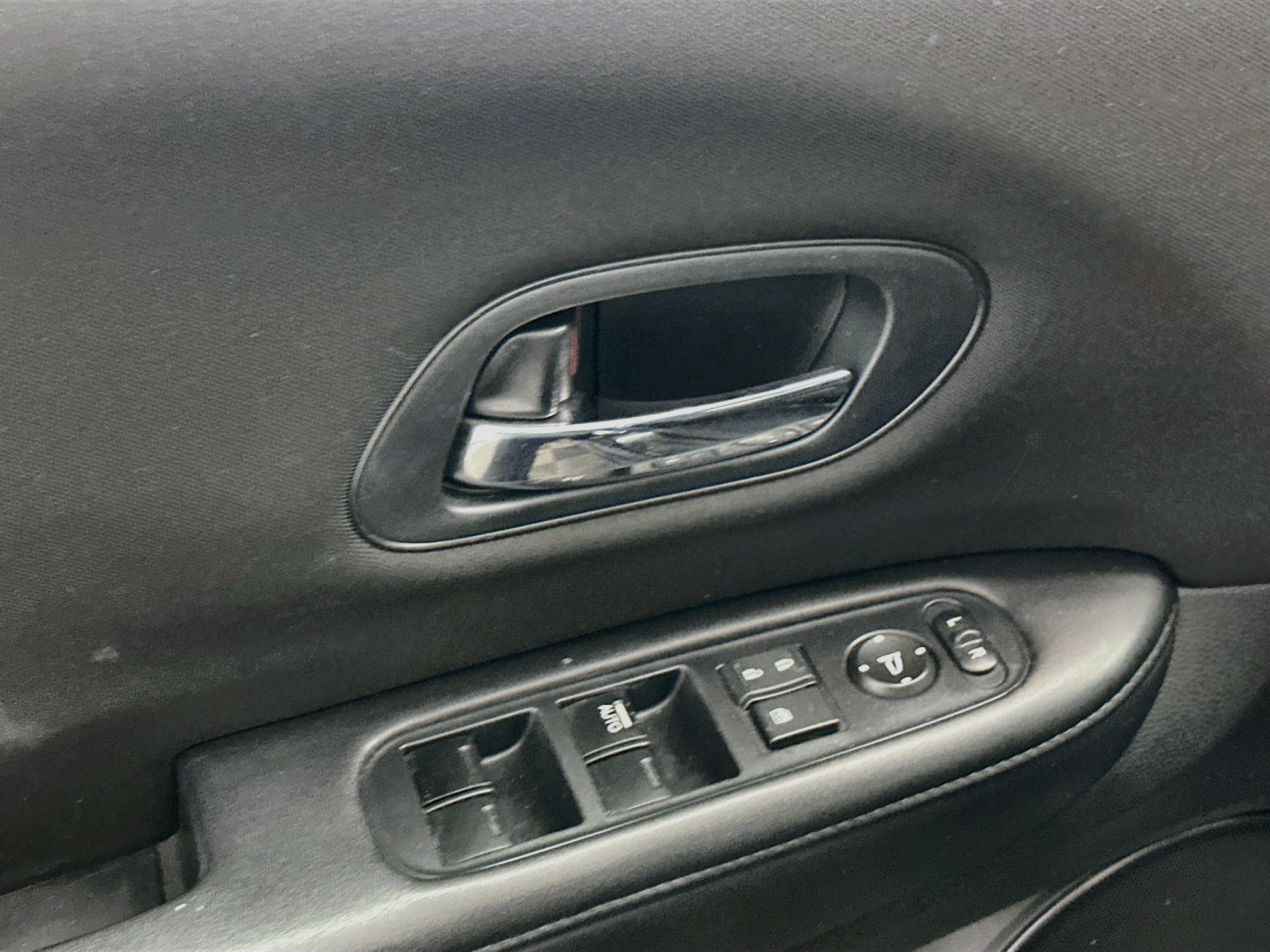 Used 2016 Honda HR-V LX image 15