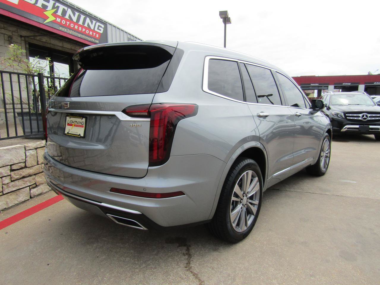 Used 2025 Cadillac XT6 Premium Luxury FWD image 4