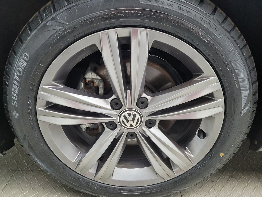 Used 2021 Volkswagen Jetta R-Line w/ R-Line Cold Weather Package FWD image 31
