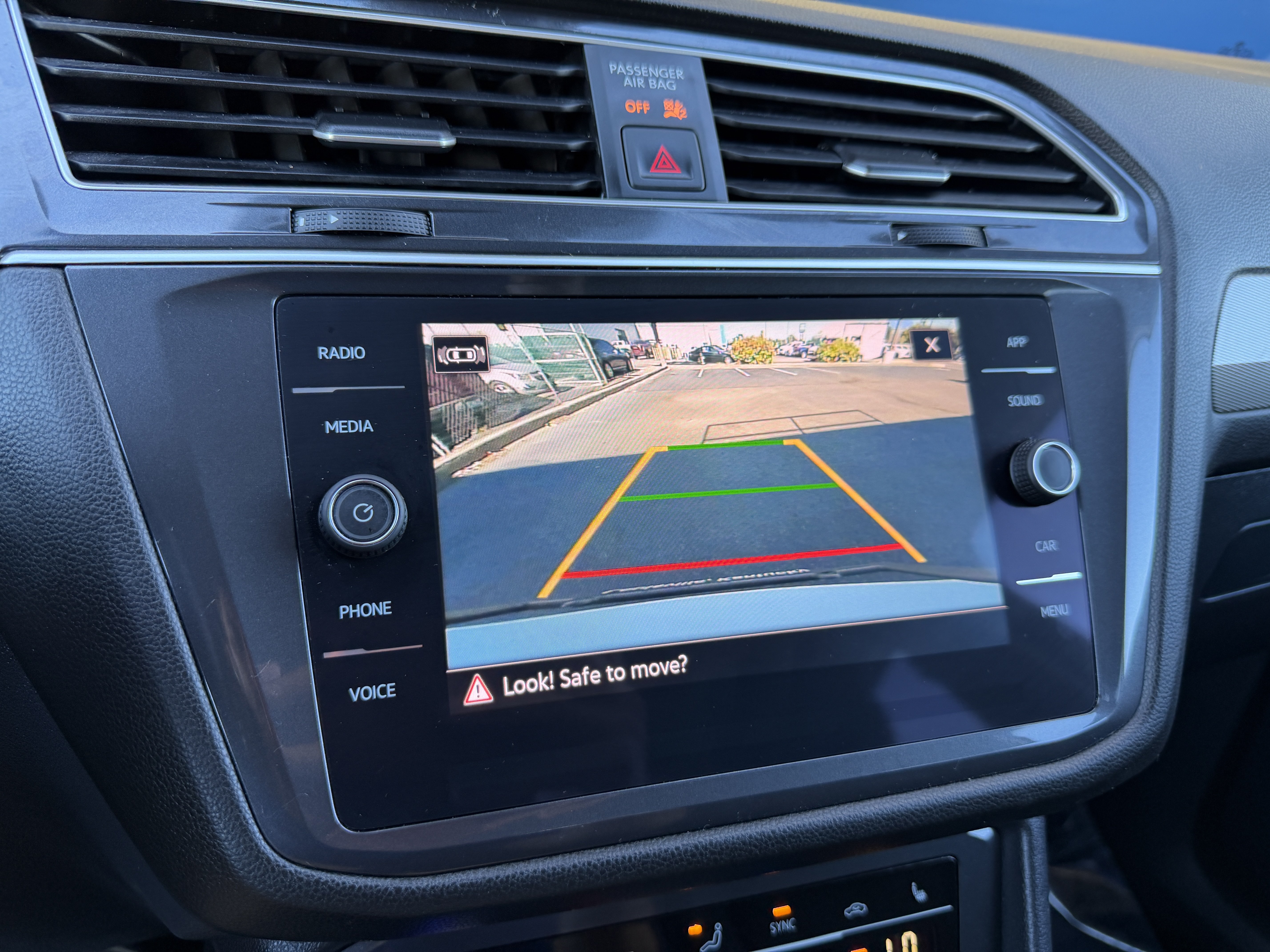 Certified 2023 Volkswagen Tiguan SE FWD image 19