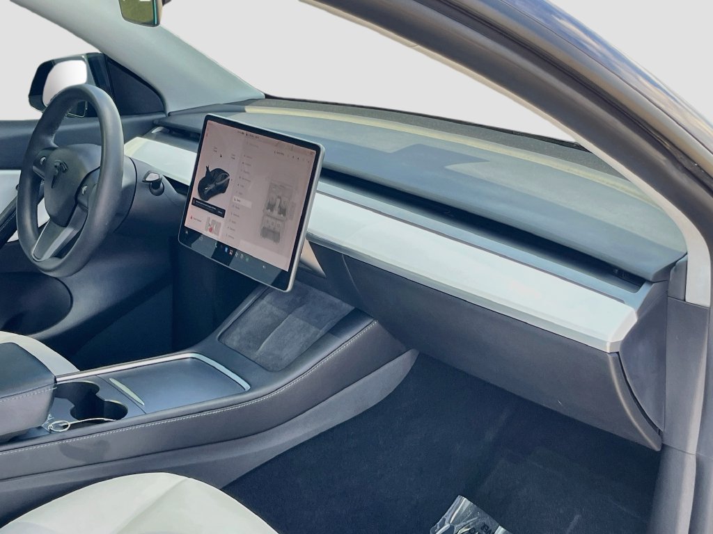 Used 2021 Tesla Model Y Long Range AWD/4WD image 30
