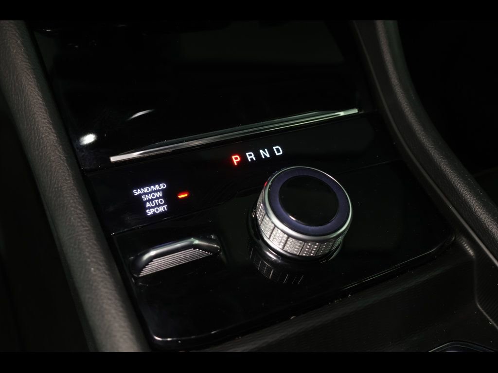 Used 2023 Jeep Grand Cherokee Limited w/ Black Appearance Package image 27