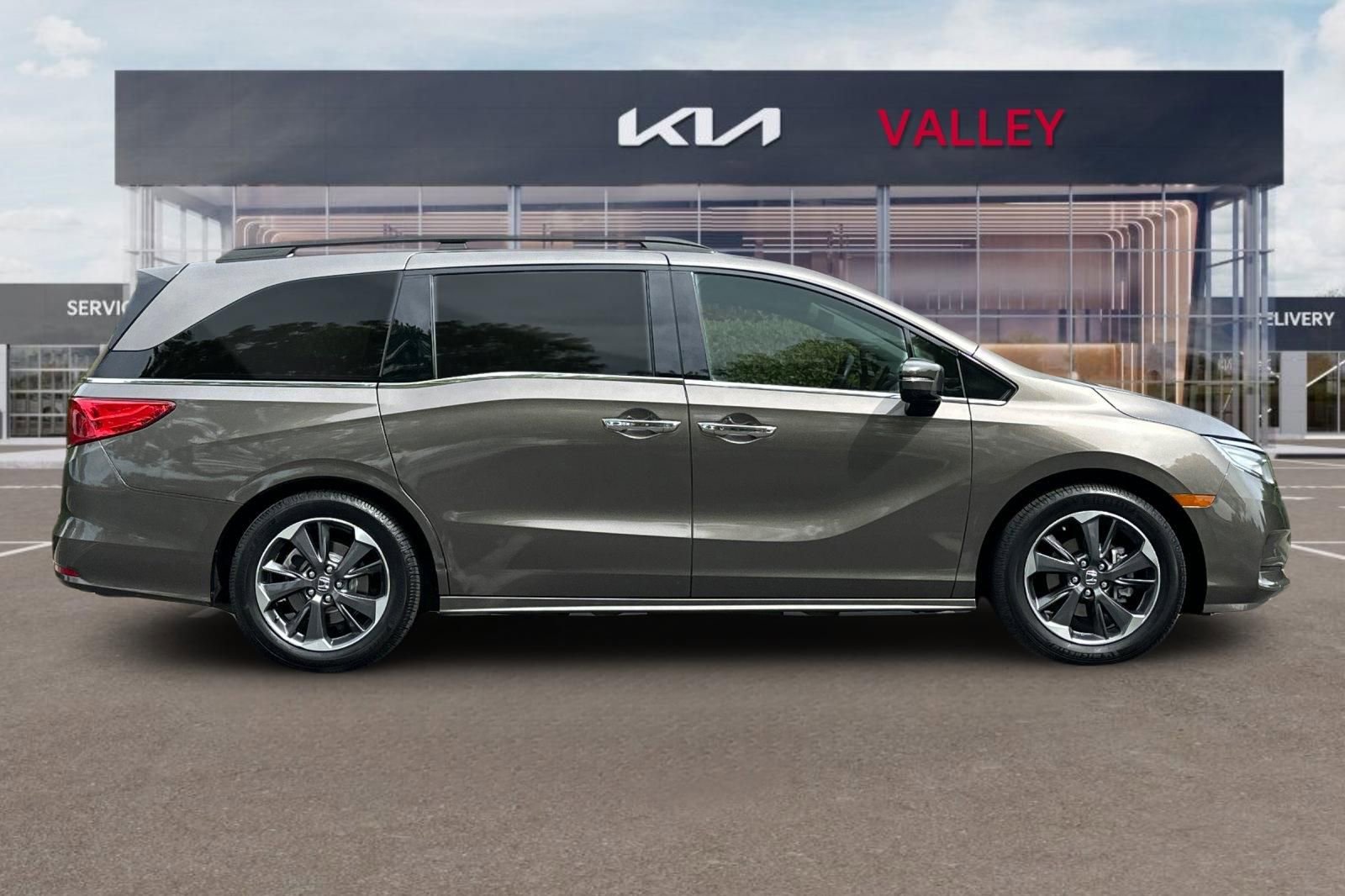 Used 2022 Honda Odyssey Elite image 3