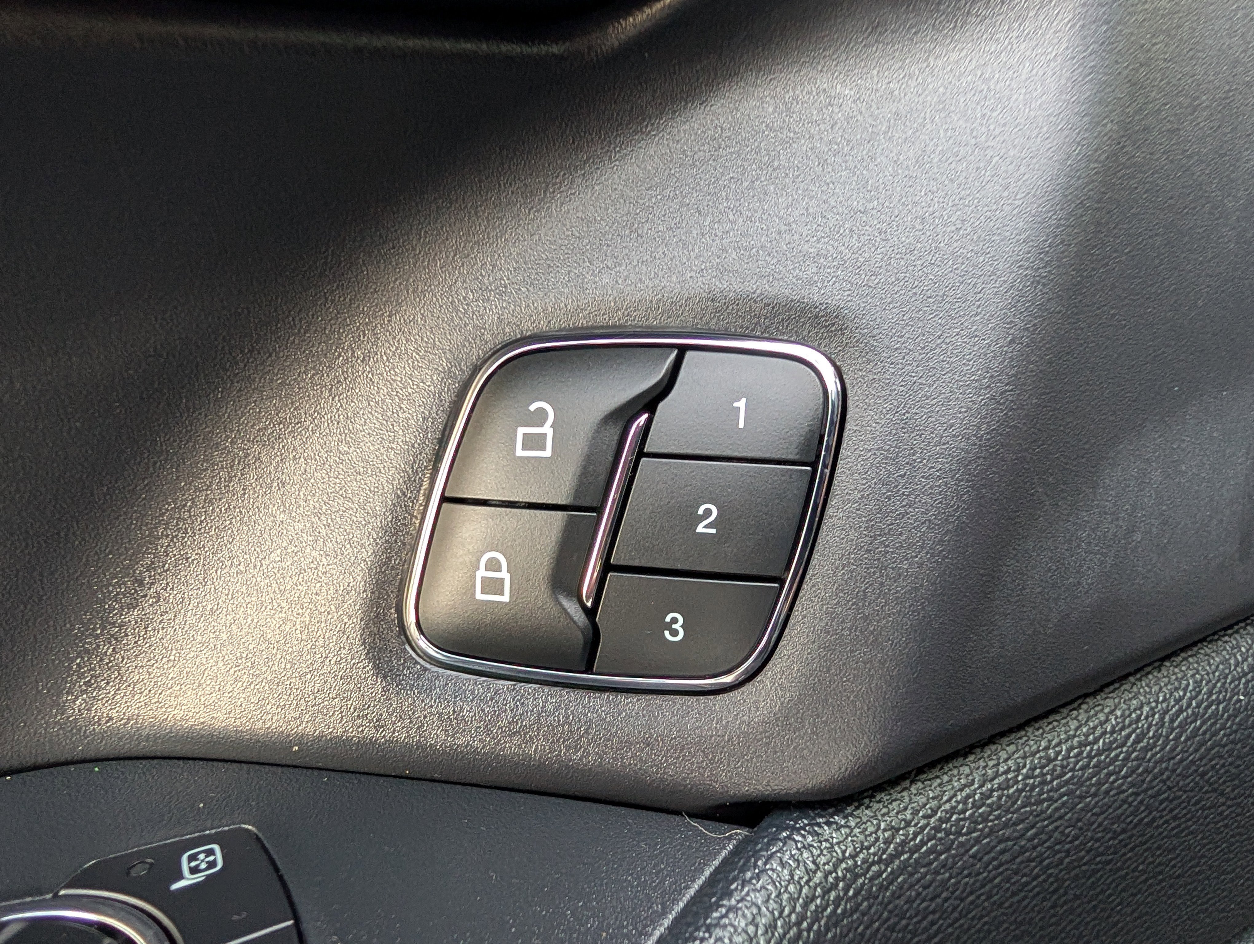 Used 2022 Ford Expedition Max Limited image 23