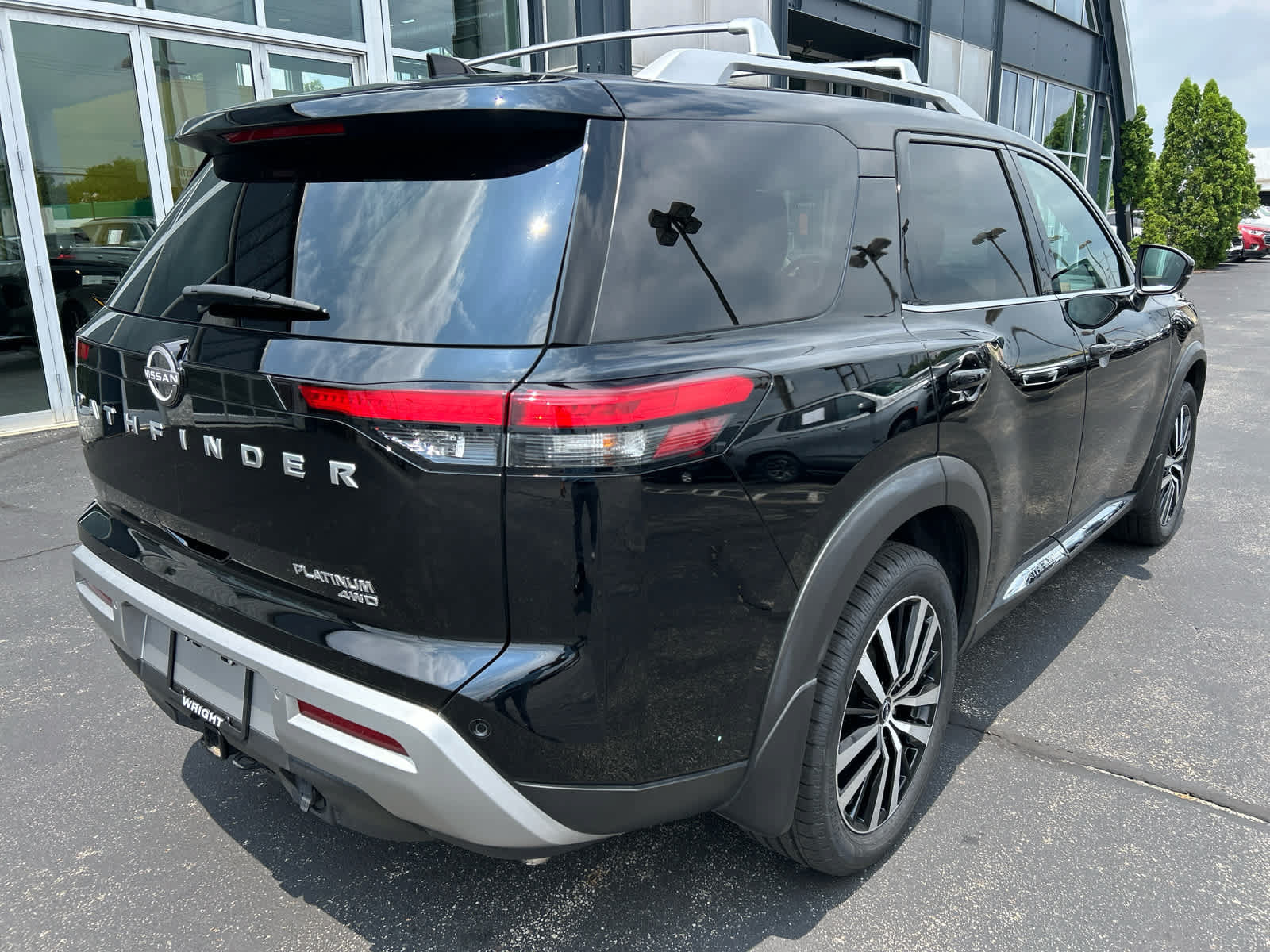 Certified 2025 Nissan Pathfinder Platinum AWD/4WD image 12