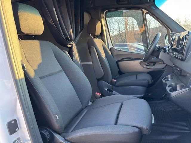 Used 2025 Mercedes-Benz Sprinter 2500 image 6